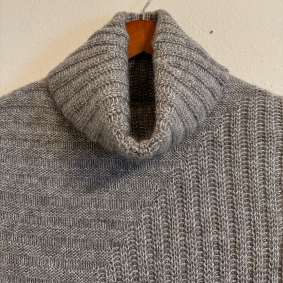 Theory Beylor T Caresse Mohair Yak Wool Turtleneck Sweater Knit Vest Gray P/XS - Picture 4 of 15